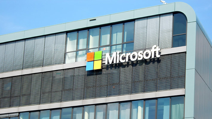 Zu sehen ist ein Microsoft-Gebäude von außen.