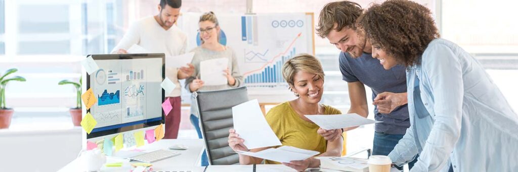 E-Commerce-Manager:innen bei der Arbeit